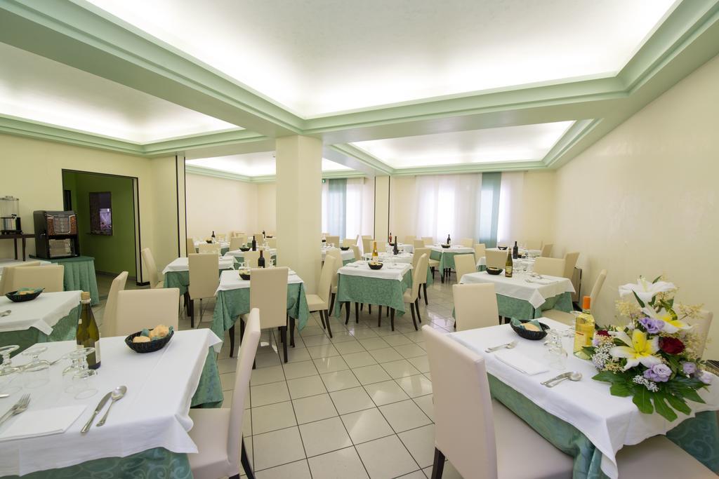 Albergo Arcobaleno Sottomarina Esterno foto