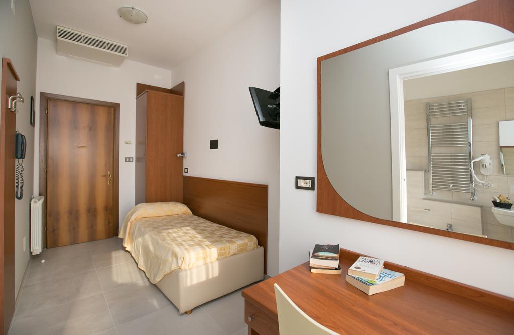 Albergo Arcobaleno Sottomarina Esterno foto