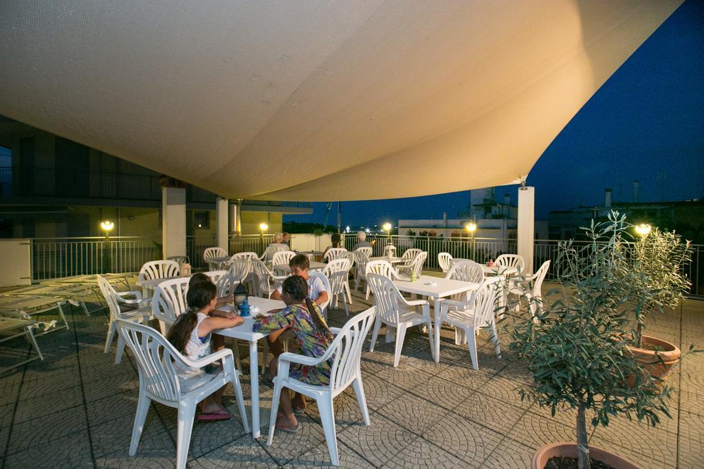 Albergo Arcobaleno Sottomarina Esterno foto