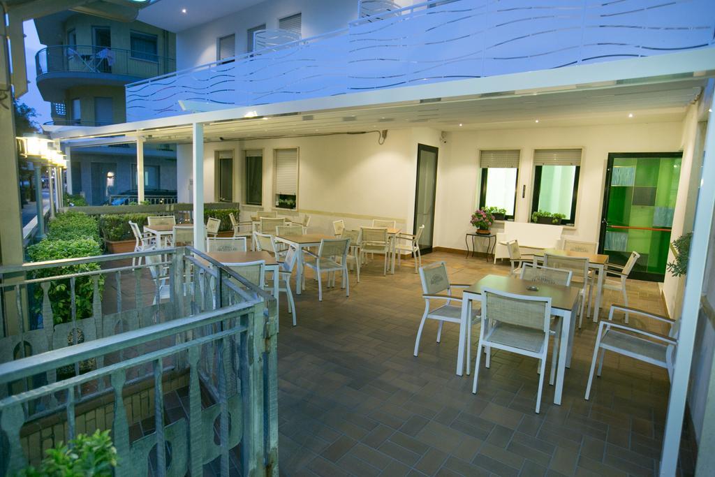 Albergo Arcobaleno Sottomarina Esterno foto